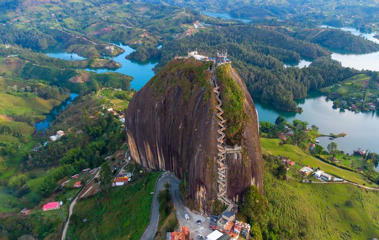 Guatape-colombia-travel-penol